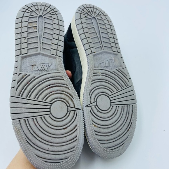 AIR JORDAN 1 LOW SE CRAFT GRADE SCHOOL LIFESTYLE SHOES - Picture 5 of 11